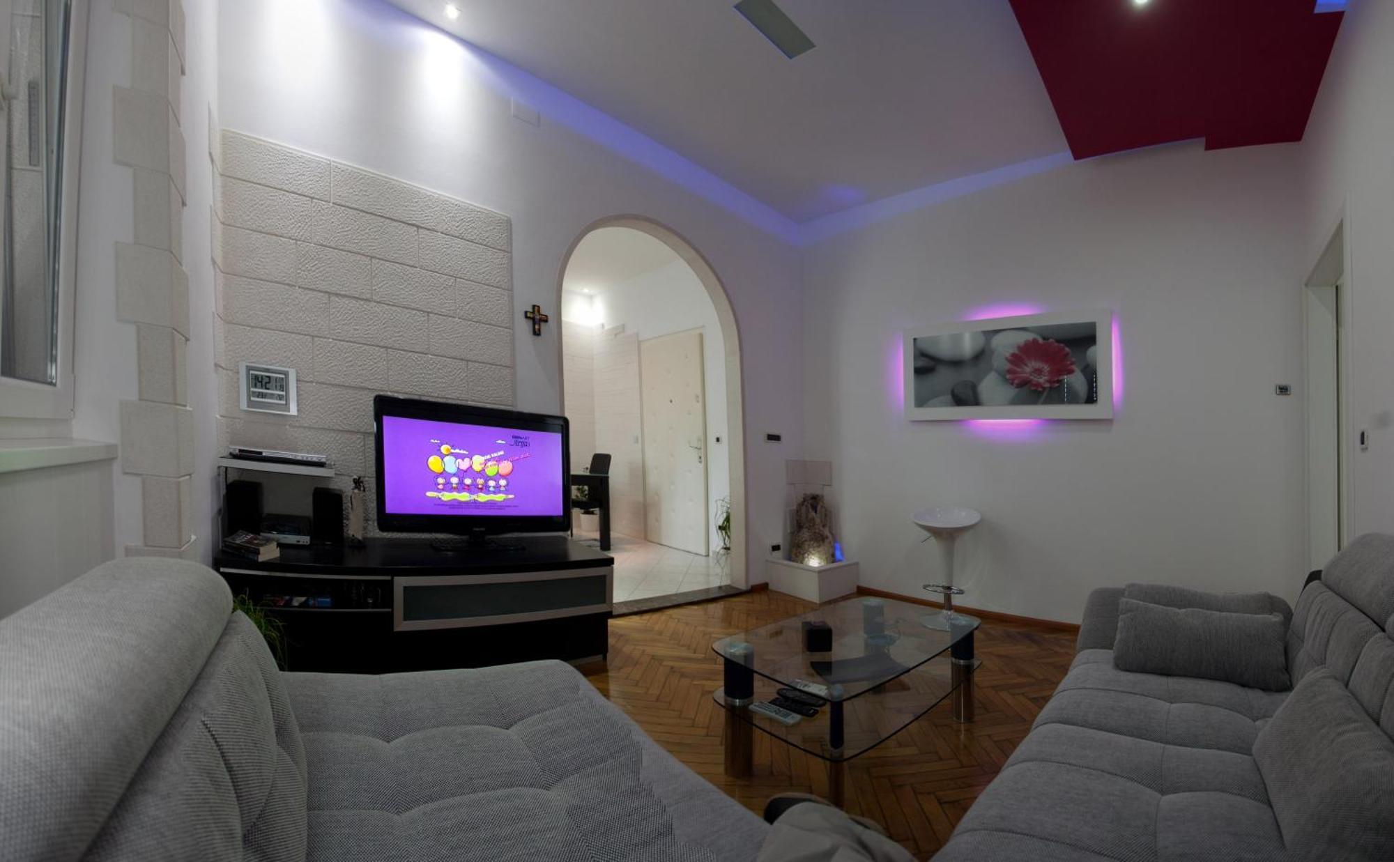 Stylish Theatre Apartments Сплит Экстерьер фото